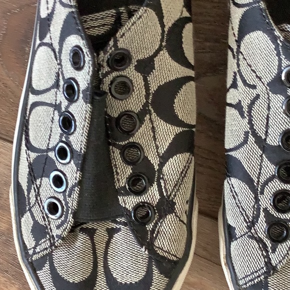 Coach Logo Tennis shoes 🖤🖤🖤Good condition - Picture 3 of 6